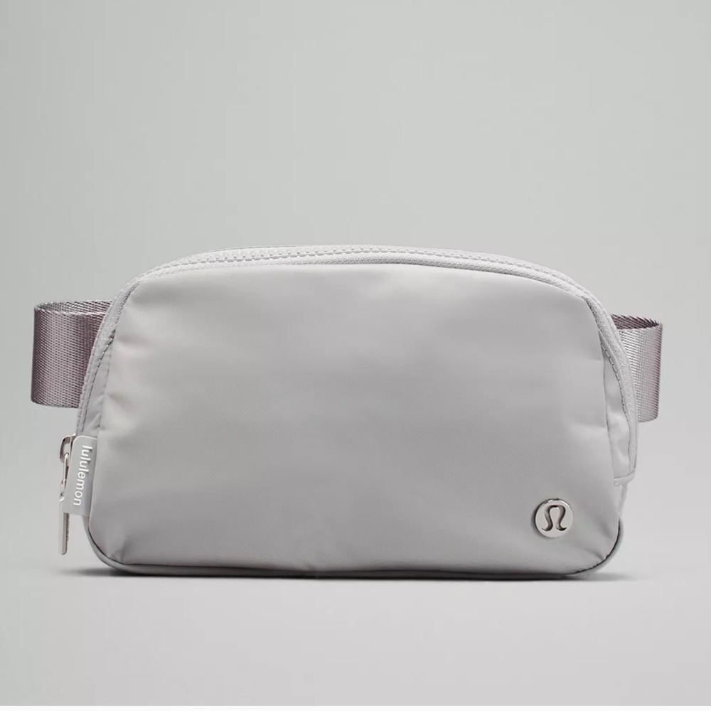 Lululemon Everywhere Belt Bag - Silver Drop